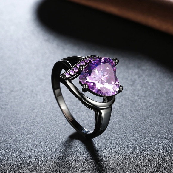 unbranded Jewelry - 18K heart Purple big CZ black gold ring